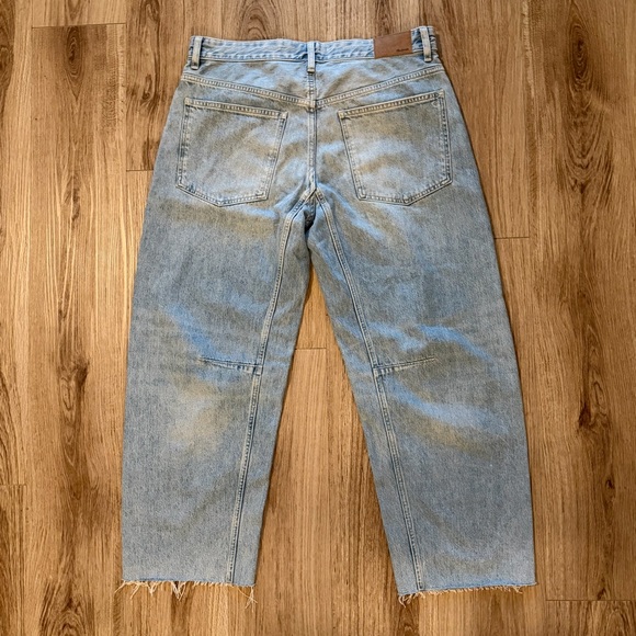 Madewell Darted Barrel-Leg Jean in Edmonson Wash - Picture 6 of 6